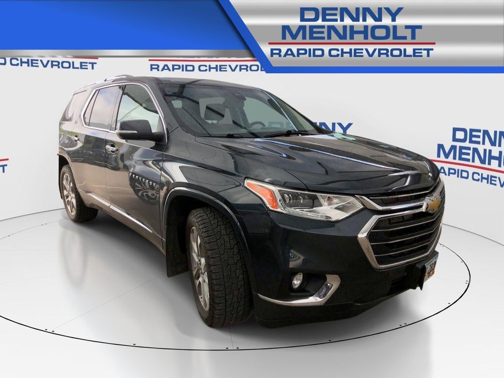2021 Chevrolet Traverse Premier in Graphite Metallic — front three-quarter view